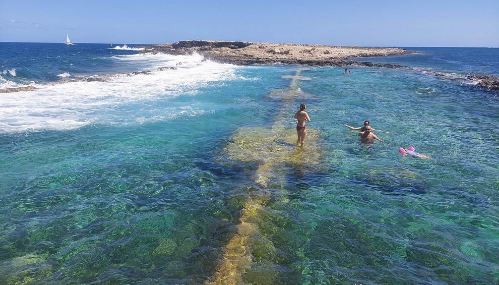 Qawra Point Beach Málta